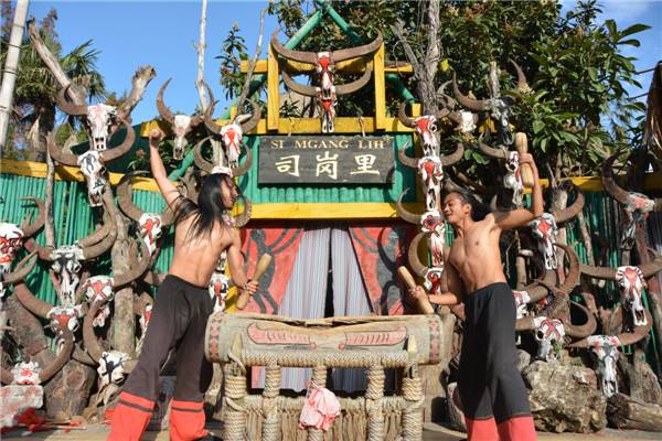 云南民族村民间艺人手工艺