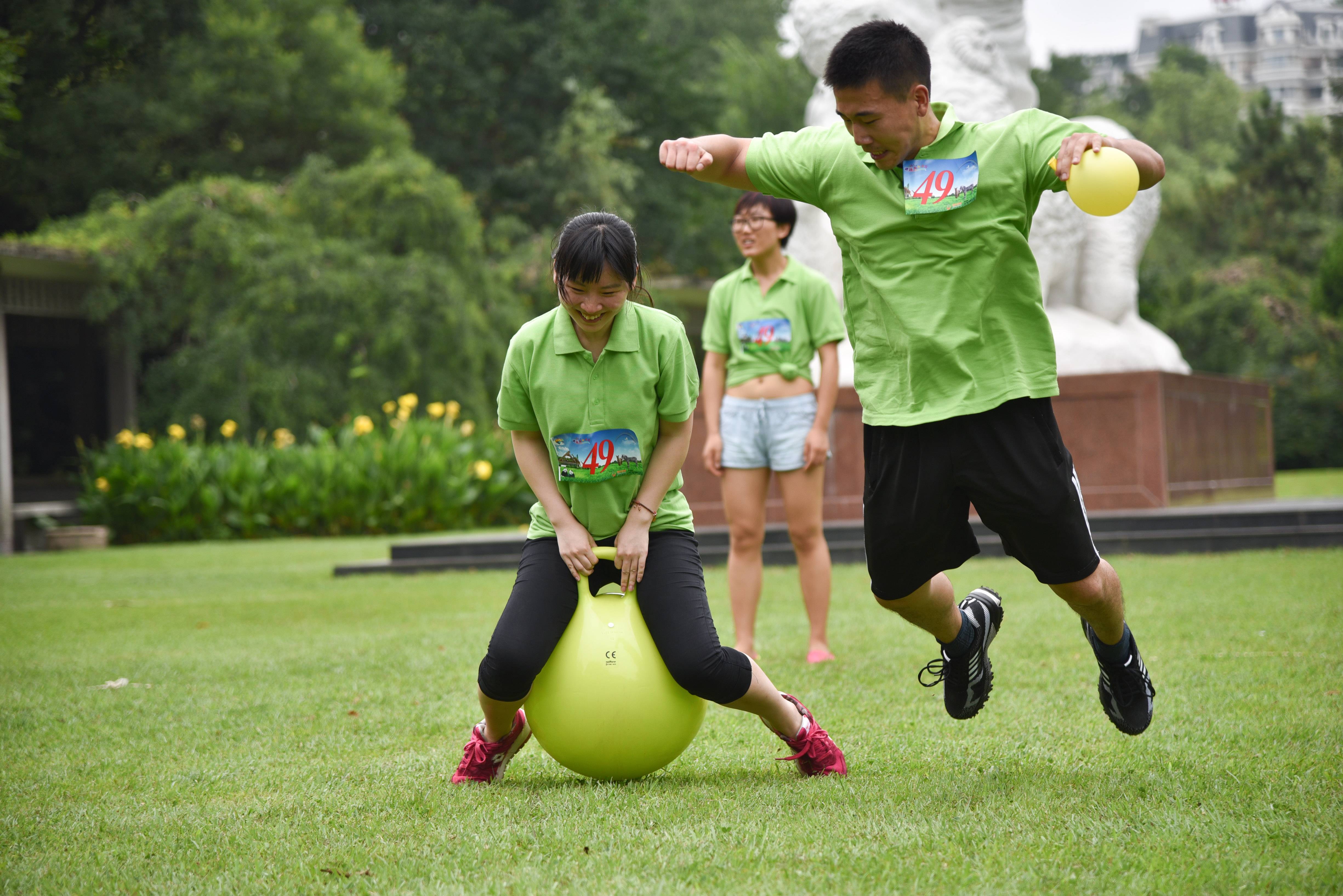 "绿地集团杯"上海市第二届运动会暨长宁区第六届运动会趣味接力跑竞赛